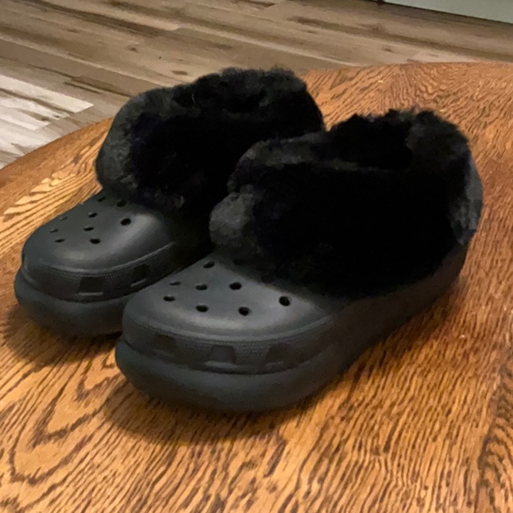 Cozy Black Womens Clogs with Faux Fur Lini